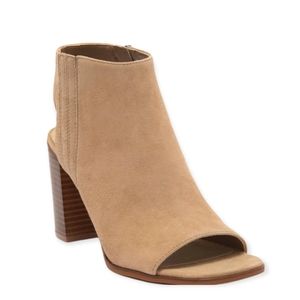 VINCE CAMUTO Suede VV-Kensli Open Toe & Heel Sandal in Tan (Tortilla)